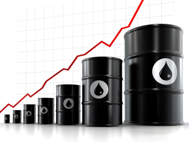 Oil prices rise further but analysts expect downward correction